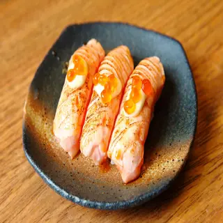 Brazed salmon nigiri 2 pieces