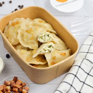 Вареники з солоним сиром (260/40г)