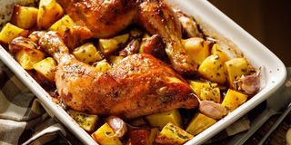 Cosciotto di pollo con patate al forno