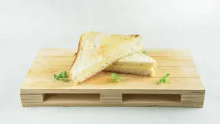 Toast sa sirom 