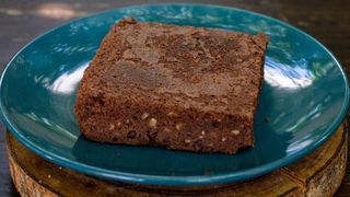 Brownie al cioccolato fondente e frutta secca senza lattosio