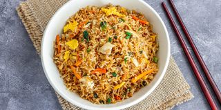 Riso con manzo e uova morbide