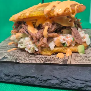 Patacón de pollo