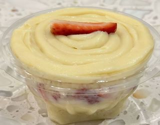 Bolo no Pote Nido com Morangos