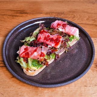 Bruschetta with prosciutto