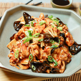 PUI CU BAMBUS SI URECHI DE LEMN 360 GR