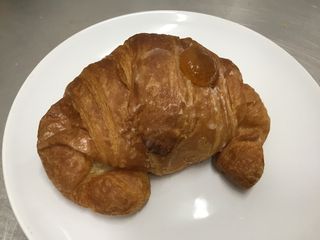 Cornetto con marmellata albicocca