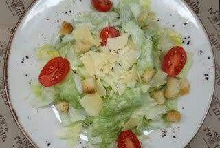 Салата Цезар с пиле