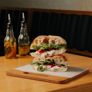 Panino z focacci z burratą - Śniadanie