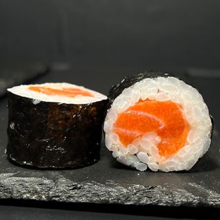 Макі з лососем (130г)