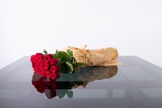 7 rose rosse a gambo lungo 