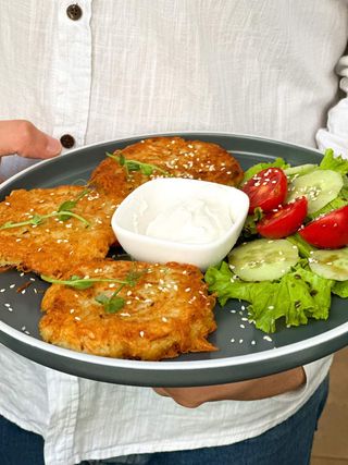 Draniki with sour cream