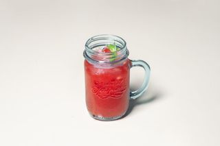 Лимонад с клубничной мякотью