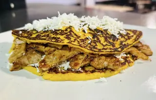 Cachapa De Pollo Con Queso Y Mantequilla (1 Ud.)