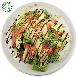 Salata sa dimljenim lososom