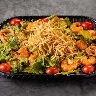 Теплый салат под соусом том-ям