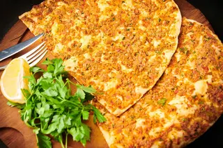 Lahmacun - Lipie cu carne de vită și oaie
