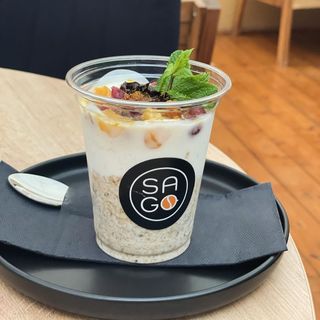 Ovaz cu iaurt si fructe