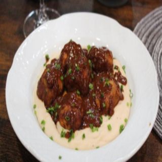 Albóndigas de pollo con mole mexicano (ración)