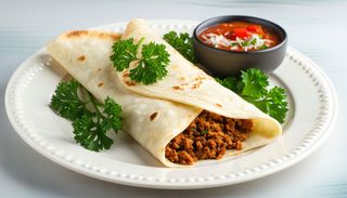 Naleśnik z mięsem mielonym i sosem bonenese 2 szt