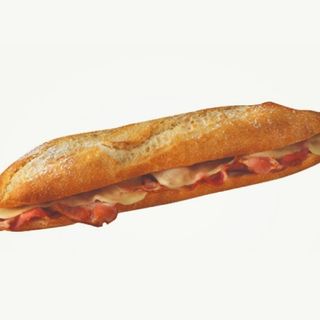 Bocadillo De Bacon Con Queso Y Tomate