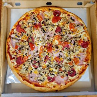 18. Pizza Rodzinna 24cm