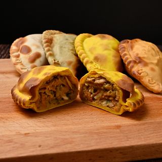 Empanada Vegetal y Hummus (1 Ud.)