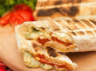 Лаваш на грилі з овочами та сиром (170г)