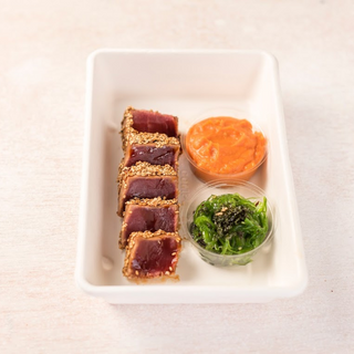 Tataki de atún con parmentier de coliflor