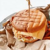 Бургер з кріспі куркою