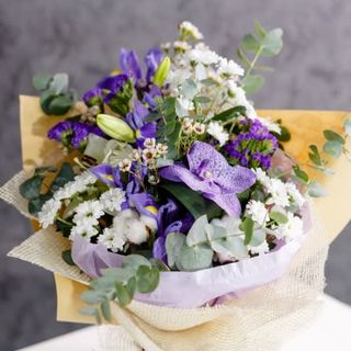 Buchet alb-violet