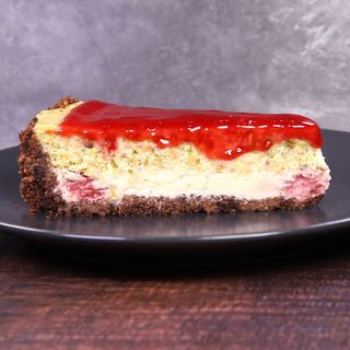 Чийзкейк с малини и шам фъстък