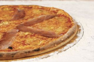 Pizza classica taleggio e speck