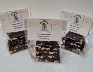 Scorzette di arancia ricoperte di cioccolato fondente 70%