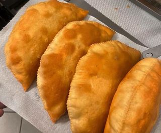 Panzerotto caldo con porchetta di Ariccia