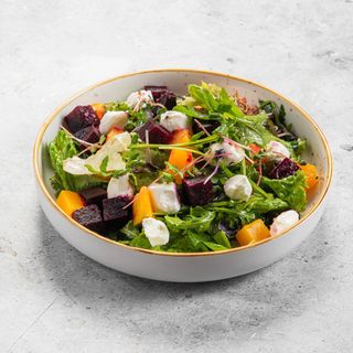 Салат со свеклой и рукколой 