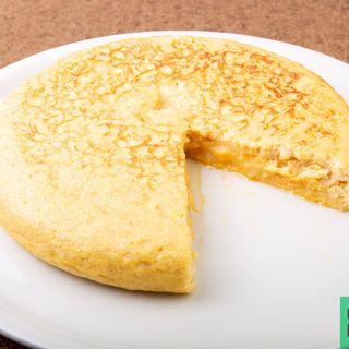 Tortilla de patatas entera y 1L de sangria casera