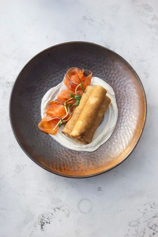 Блинчики с лососем и сметаной