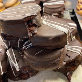 ALFAJOR ARTESANAL RELLANO DE FRESA 