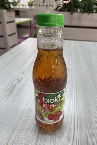 Сік Biola яблучний (0.5 л)
