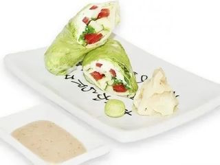 №210 Спрінг рол овочевий з горіховим соусом (150g)