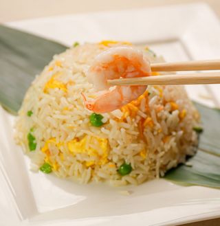 Riso saltato con gamberi