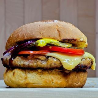 Бургер с курицей "Чили"