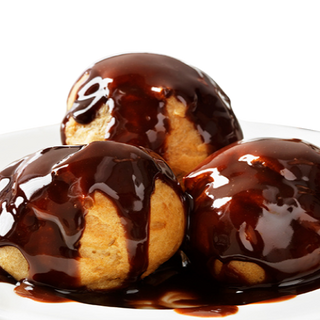 Profiteroles Con Chocolate