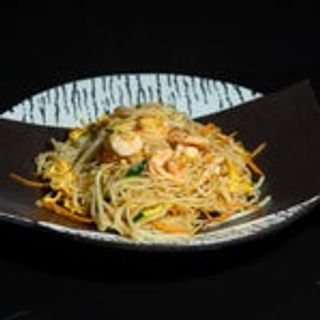 133 Fettuccine di riso saltato con gamberi
