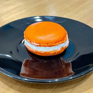 Макарон с бял шоколад и манго 20гр.