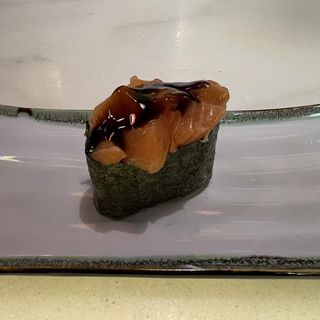88.Kungan De Salmón Con Salsa De Anguila (1 Pza.)