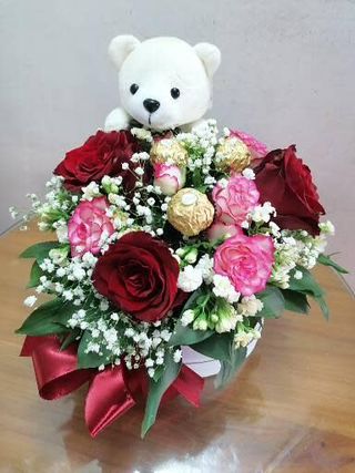 Ruže i meda u box-u srce