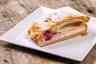 Placintă cu brânză șI vișine