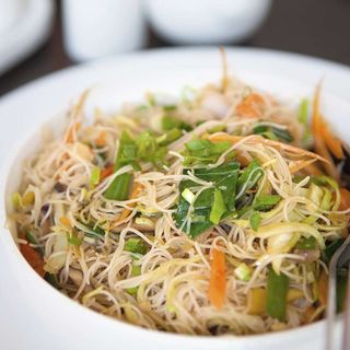 Fideos De Arroz Tres Delicias A La Plancha